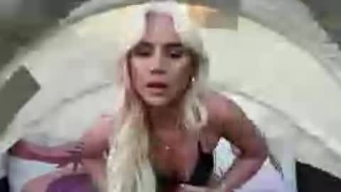 Skylarrrr online show from April 2, 12:30 am