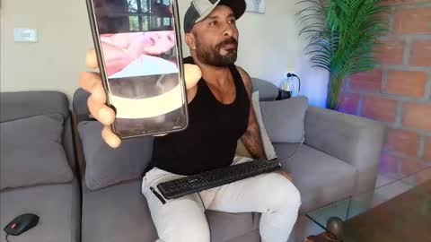 Snapshot of thestraightroom chatting on March 9, 6:23 pm thestraightroom online show from March 9, 6:23 pm