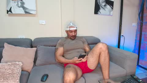 Snapshot of thestraightroom chatting on March 25, 11:27 am thestraightroom online show from March 25, 11:27 am