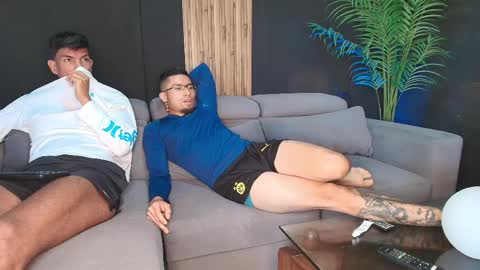 Snapshot of thestraightroom chatting on March 30, 2:51 pm thestraightroom online show from March 30, 2:51 pm