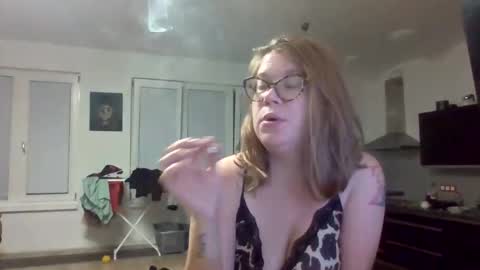 thesunnevergoesdown7 online show from September 20, 8:21 pm