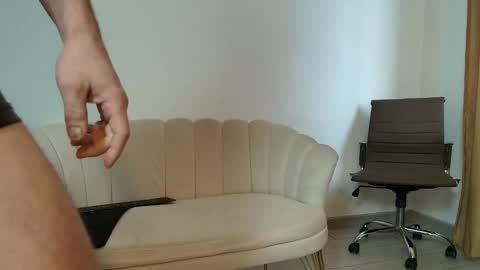 Snapshot of thetopalex chatting on February 14, 6:43 am TheTopAlex online show from February 14, 6:43 am