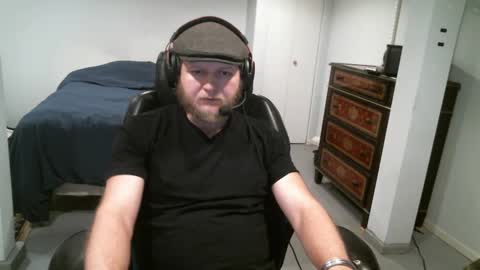 Snapshot of thetravalman chatting on October 8, 4:10 am vagabond online show from October 8, 4:10 am