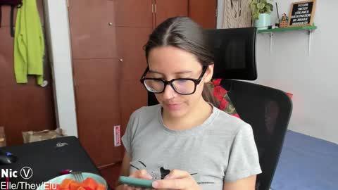 Nicole online show from January 6, 3:27 pm