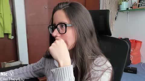 Nicole online show from January 9, 2:53 pm