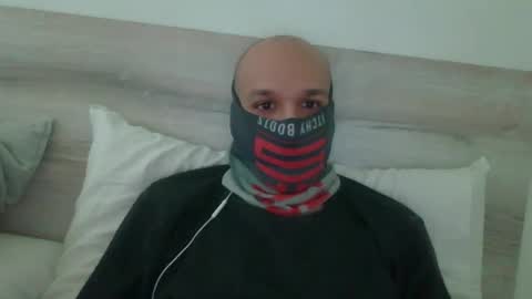 Snapshot of thetubedscarfguy chatting on December 18, 3:11 pm Scarf guy online show from December 18, 3:11 pm