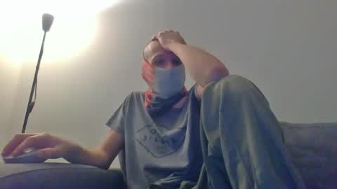 Snapshot of thetubedscarfguy chatting on February 17, 9:30 pm Scarf guy online show from February 17, 9:30 pm