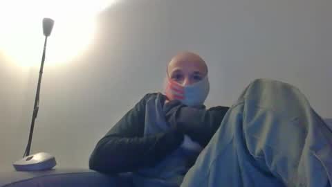 Snapshot of thetubedscarfguy chatting on February 18, 6:37 pm Scarf guy online show from February 18, 6:37 pm