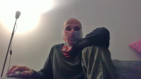 Snapshot of thetubedscarfguy chatting on February 20, 6:24 pm Scarf guy online show from February 20, 6:24 pm