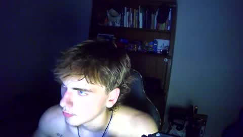 Snapshot of thevincegray chatting on June 11, 2:53 am Vince online show from June 11, 2:53 am