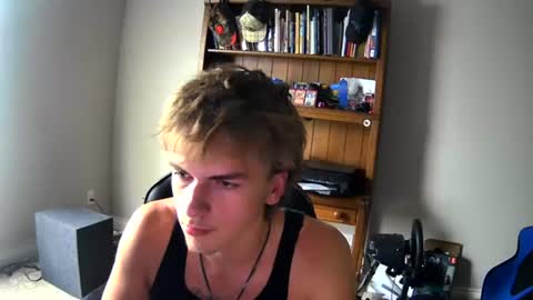 Snapshot of thevincegray chatting on June 20, 10:12 pm Vince online show from June 20, 10:12 pm