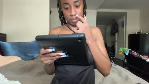 Snapshot of thevixensapphire chatting on April 26, 4:37 pm Sapphire the Vixen online show from April 26, 4:37 pm