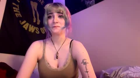 Snapshot of thewildwildwest chatting on March 16, 12:38 am West online show from March 16, 12:38 am