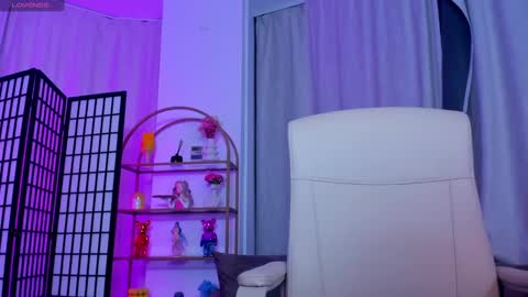 Liz online show from December 13, 8:37 pm
