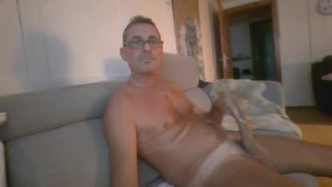 Snapshot of thhe13 chatting on December 23, 3:23 pm thhe13 online show from December 23, 3:23 pm
