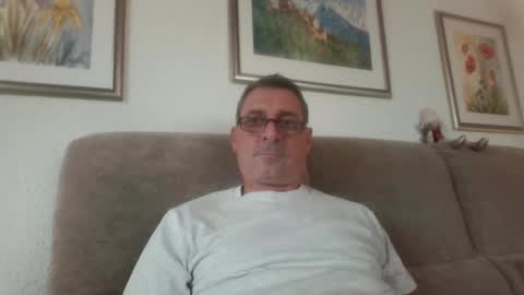 Snapshot of thhe13 chatting on January 1, 1:27 pm thhe13 online show from January 1, 1:27 pm