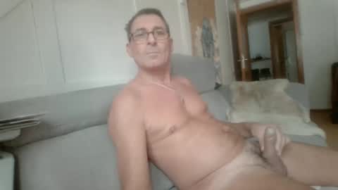 Snapshot of thhe13 chatting on January 10, 11:54 am thhe13 online show from January 10, 11:54 am