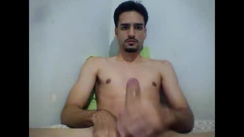 Snapshot of thiago22bk chatting on September 18, 4:47 am thiago22bk online show from September 18, 4:47 am