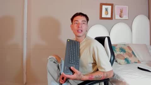 Snapshot of thiago_2003_ chatting on March 18, 7:17 pm Thiago online show from March 18, 7:17 pm