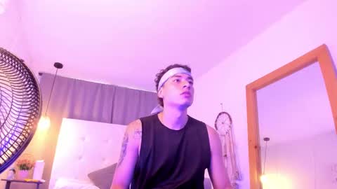 Snapshot of thiago_2003_ chatting on March 27, 12:38 pm Thiago online show from March 27, 12:38 pm