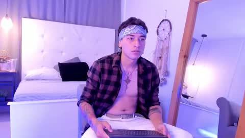 Snapshot of thiago_2003_ chatting on March 28, 12:27 pm Thiago online show from March 28, 12:27 pm