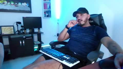 Snapshot of thiago_420 chatting on May 15, 1:23 am thiago_420 online show from May 15, 1:23 am