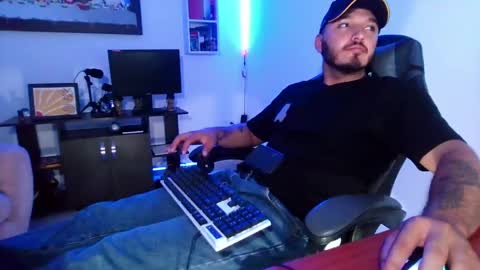Snapshot of thiago_420 chatting on May 15, 11:01 pm thiago_420 online show from May 15, 11:01 pm
