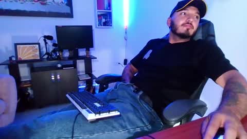 Snapshot of thiago_420 chatting on May 15, 11:23 pm thiago_420 online show from May 15, 11:23 pm