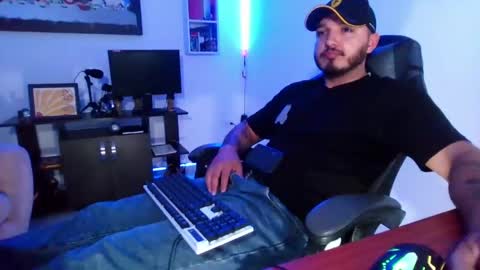 Snapshot of thiago_420 chatting on May 16, 12:18 am thiago_420 online show from May 16, 12:18 am