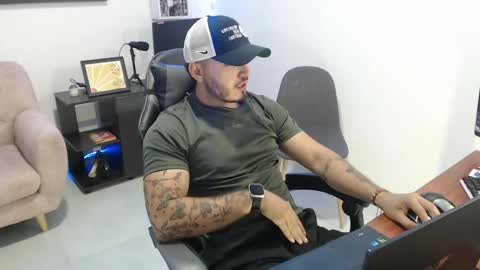 Snapshot of thiago_420 chatting on May 27, 8:17 pm thiago_420 online show from May 27, 8:17 pm