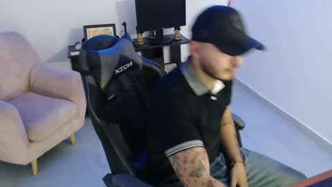 Snapshot of thiago_420 chatting on June 3, 11:21 pm thiago_420 online show from June 3, 11:21 pm