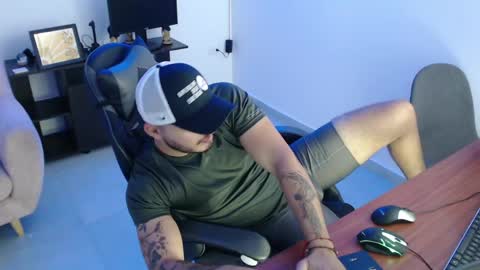 Snapshot of thiago_420 chatting on June 5, 11:43 pm thiago_420 online show from June 5, 11:43 pm