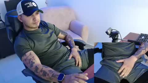 Snapshot of thiago_420 chatting on June 14, 2:24 am thiago_420 online show from June 14, 2:24 am