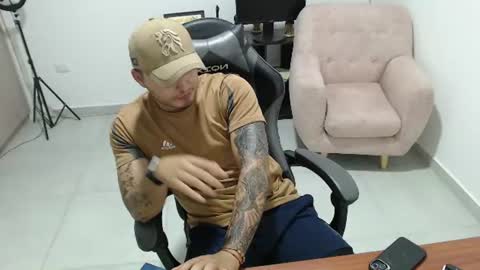 Snapshot of thiago_420 chatting on June 15, 11:18 pm thiago_420 online show from June 15, 11:18 pm