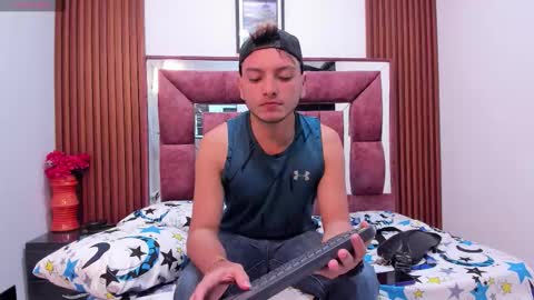 Thiago online show from December 17, 2:06 am