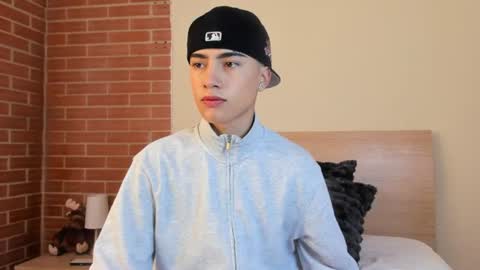 Snapshot of thiago_dv chatting on July 19, 4:11 pm Thiago online show from July 19, 4:11 pm