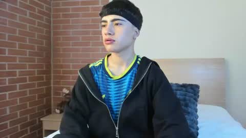 Snapshot of thiago_dv chatting on July 22, 1:58 pm Thiago online show from July 22, 1:58 pm
