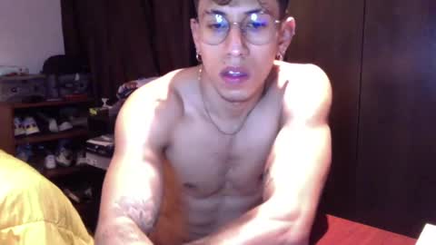 Snapshot of thiago_happy chatting on February 24, 3:23 am thiago_happy online show from February 24, 3:23 am