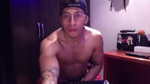 Snapshot of thiago_happy chatting on March 4, 3:22 am thiago_happy online show from March 4, 3:22 am