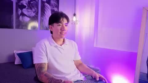 Snapshot of thiago_kent chatting on March 21, 11:15 am thiago_kent online show from March 21, 11:15 am