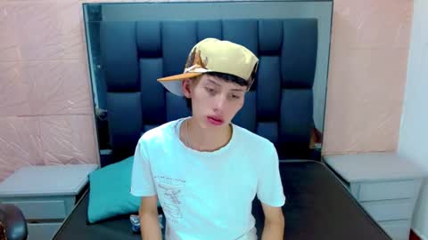 thiago_twink38 online show from November 8, 4:23 am
