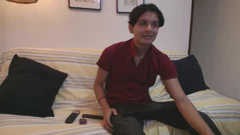 Snapshot of thiago_vega1 chatting on April 7, 12:22 am thiago_vega1 online show from April 7, 12:22 am