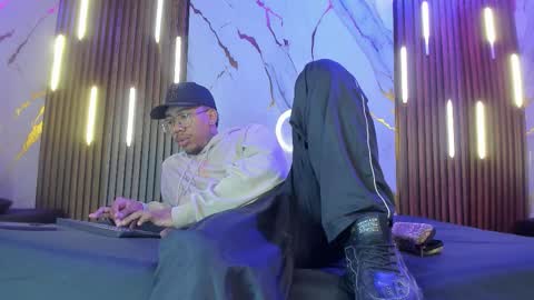 ThiagoBerry online show from February 4, 10:32 am