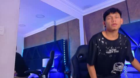 Snapshot of thiagoferrer_ chatting on June 2, 4:14 am T H I A G O online show from June 2, 4:14 am