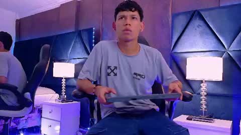 Snapshot of thiagoferrer_ chatting on June 11, 8:01 am T H I A G O online show from June 11, 8:01 am