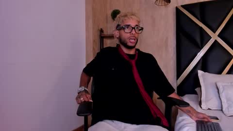 Snapshot of thiagoferreti_ chatting on September 27, 3:33 am ThiagoFerreti online show from September 27, 3:33 am