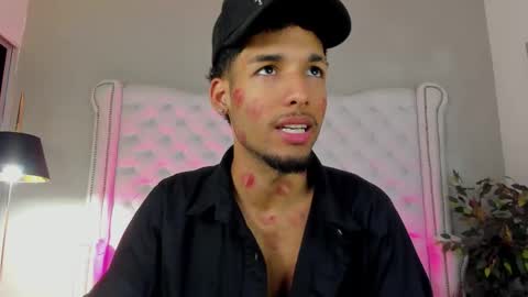 Snapshot of thiagoferreti_ chatting on October 24, 9:44 pm ThiagoFerreti online show from October 24, 9:44 pm