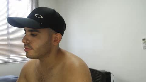 Snapshot of thiagohot_xx chatting on November 6, 8:43 pm Thiago online show from November 6, 8:43 pm