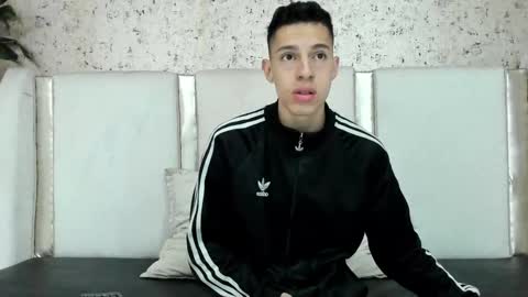 Snapshot of thiagos19 chatting on December 5, 8:00 pm Thiago online show from December 5, 8:00 pm