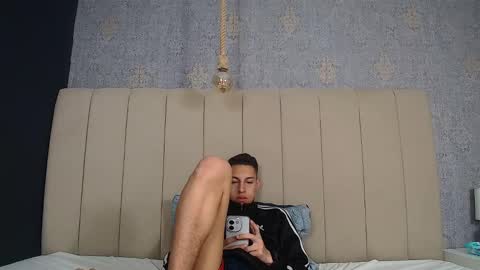 Snapshot of thiagos19 chatting on December 6, 11:03 pm Thiago online show from December 6, 11:03 pm